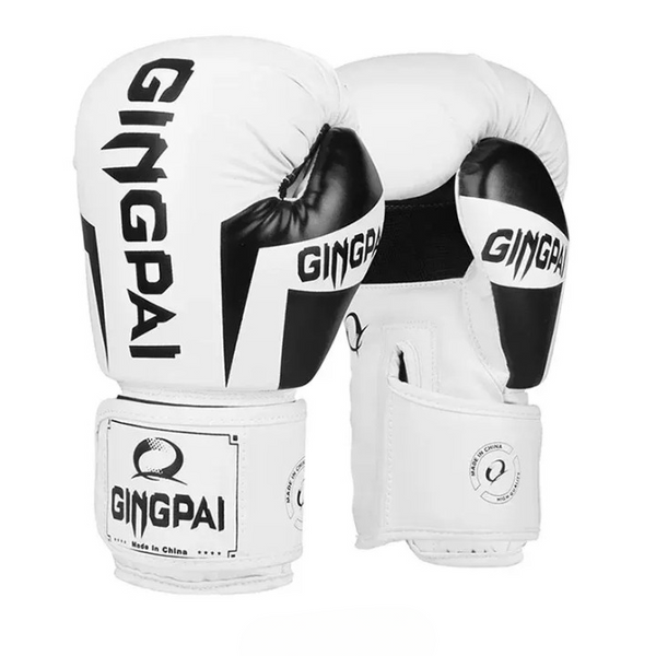 Gant de boxe thai blanc et résistant sur fond blanc