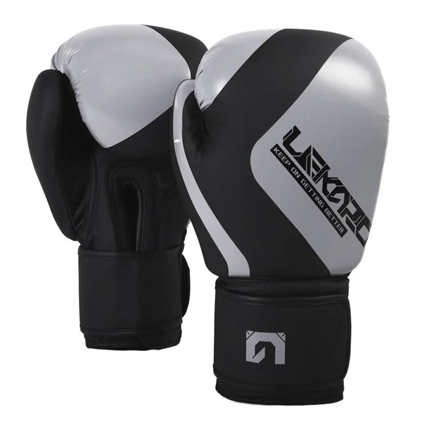 Gants de boxe gris et ventilés à velcro sur fond blanc